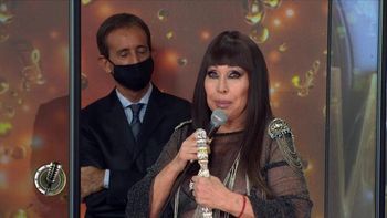 Moria Casán y el blooper al aire con su vestido: Se me engancha todo