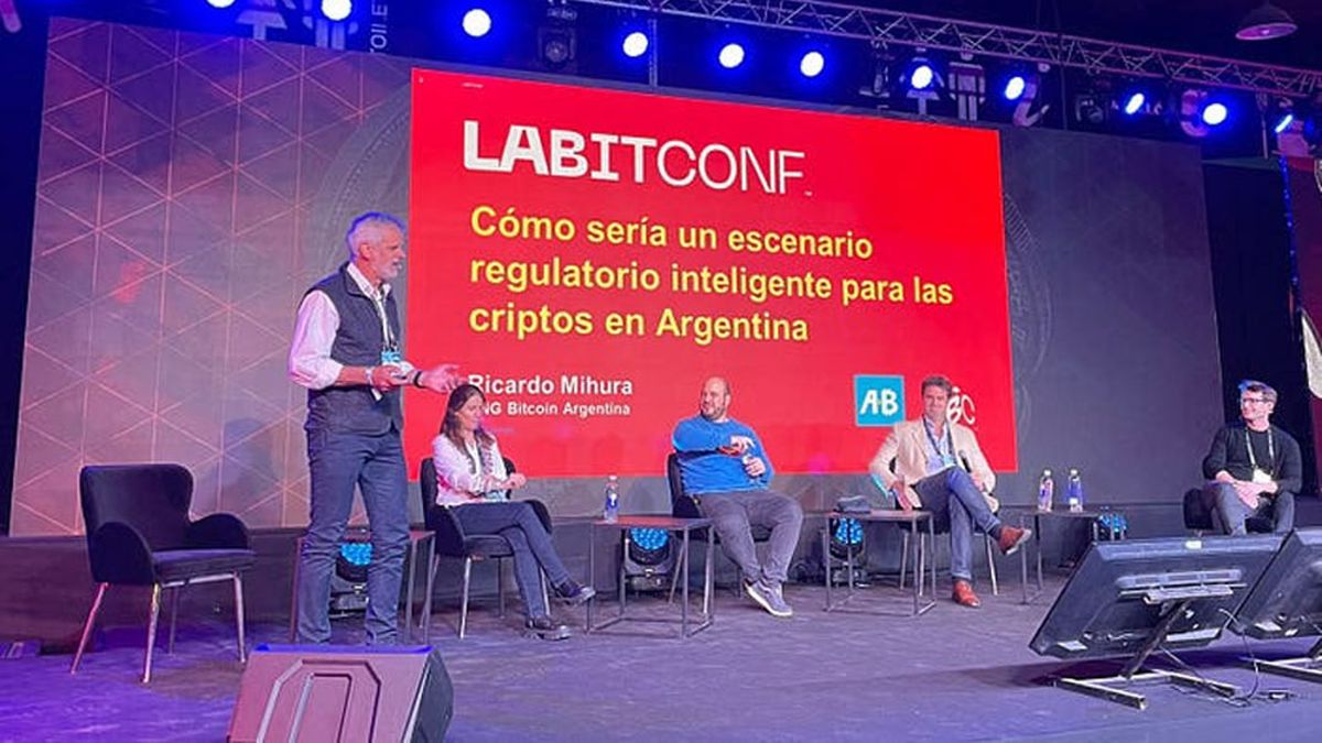 LABITCONF 2023: uno de los paneles centrales de la conferencia ofreció un debate alrededor de un anteproyecto para regular el mercado local de criptomonedas. (Foto ONG Bitcoin Argentina) 