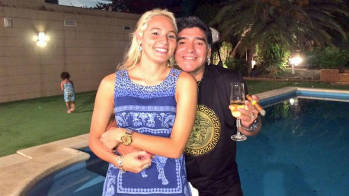 La tercera y &uacute;ltima pareja oficial de Diego Maradona fue la futbolista Roc&iacute;o Oliva. Despu&eacute;s de muchas y idas y vuelta, peleas y hasta denuncias, ella termin&oacute; la relaci&oacute;n con el futbolista en 2018.&nbsp;