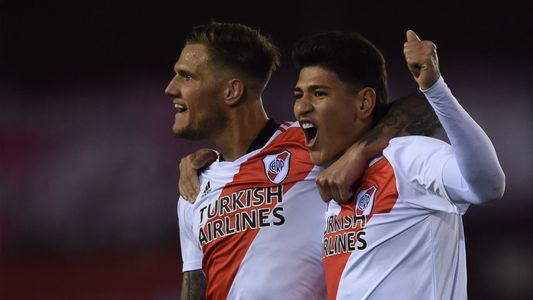 A River se le abrió el arco y no perdona: goleó 3-0 a Lanús