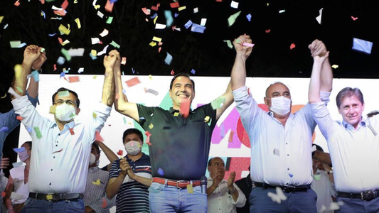 Gobernador de Corrientes se proclamó ganador y rompió la veda electoral