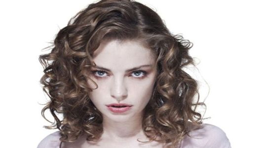 Dolores Fonzi jugó con su hermano a “Decime la Palabra”