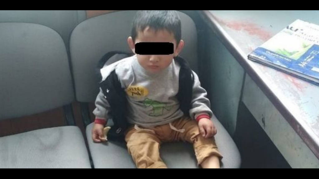 Se grabó pegándole a su hijo de 3 años, la detuvieron y explicó: Lo hice para llamar la atención de mi marido