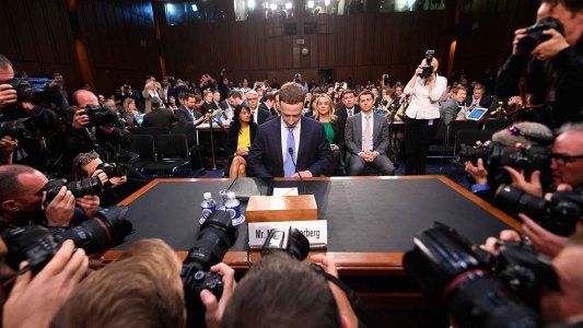 En vivo: Mark Zuckerberg da explicaciones sobre Facebook por segundo día consecutivo