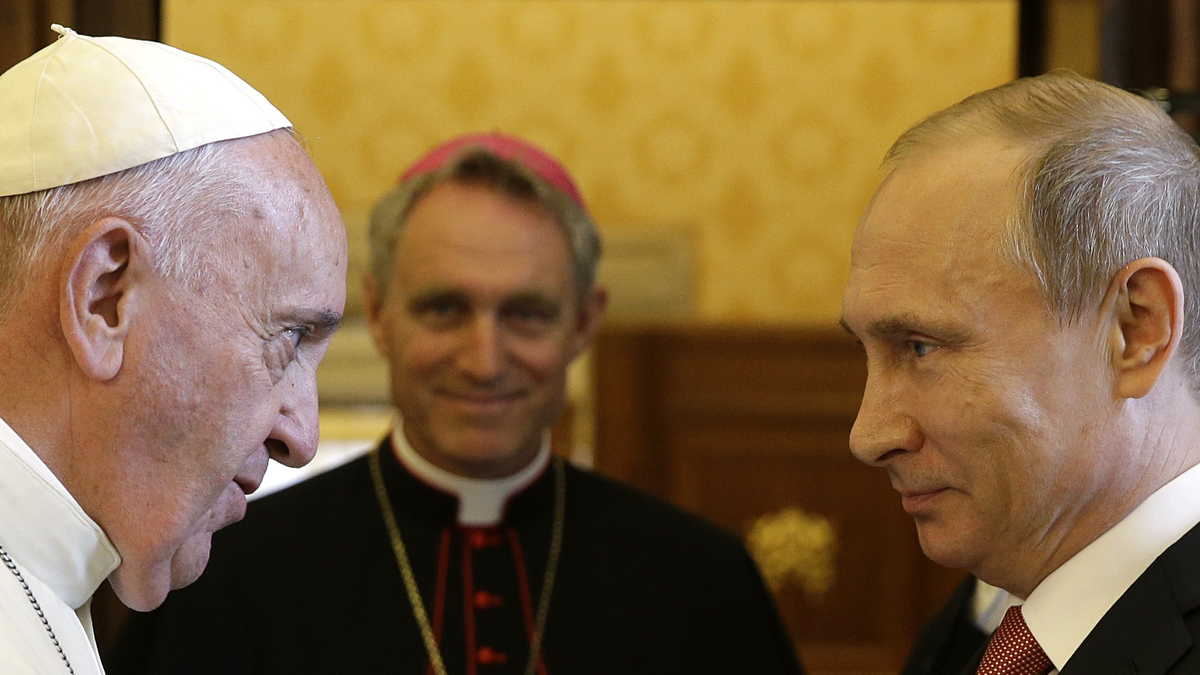 El Papa Francisco quiere reunirse con Vladimir Putin en Rusia (Foto: AP).