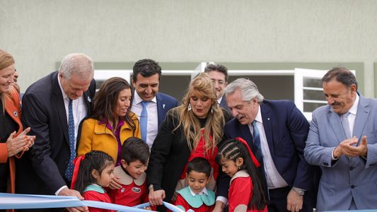 Video: así cantó Alberto Fernández en la inauguración de un jardín de infantes en La Rioja