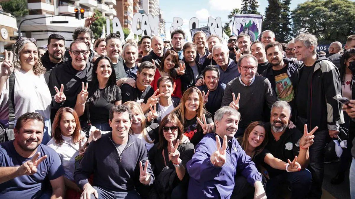 La Cámpora, con Máximo Kirchner a la cabeza, marcha masivamente hacia Plaza de Mayo por el 24 de marzo (Foto: Twitter Infobae).