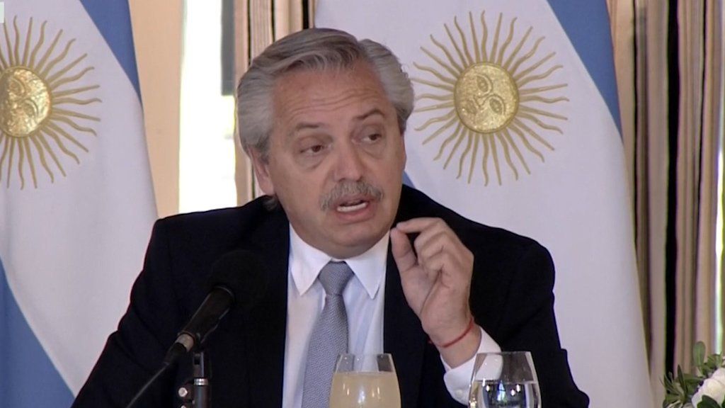 Alberto habla por teleconferencia con jefes parlamentarios para explicarles detalles de la renegociación de la deuda