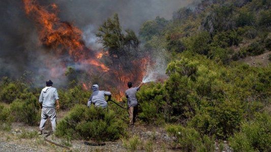 El Bolsón: sigue el avance del fuego y declararon la zona de emergencia y desastre