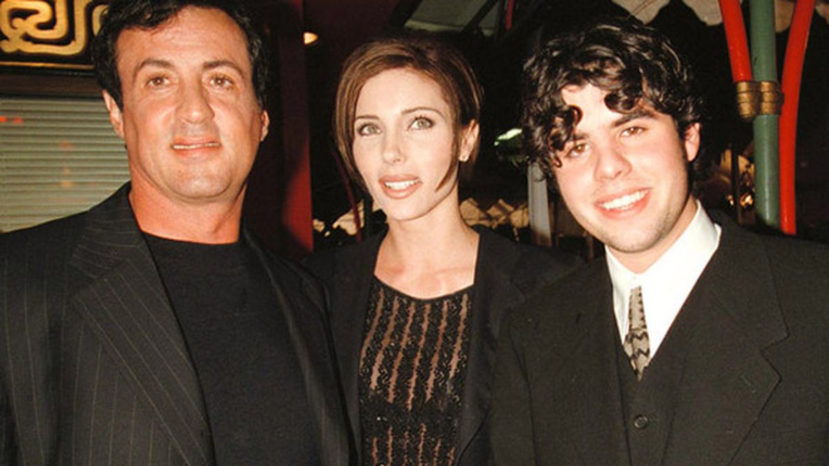 Stallone, su pareja actual Jennifer Flavin, y Sage.