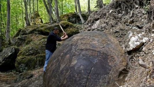 Una esfera de piedra hallada en un bosque revela una inédita civilización