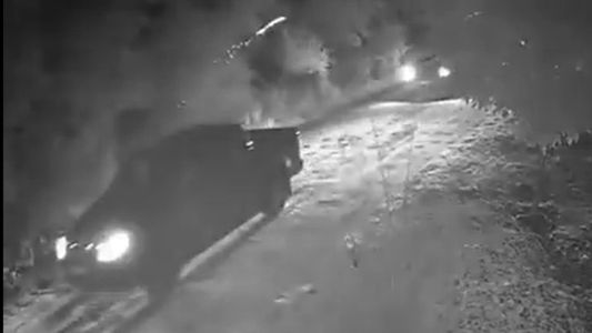 Video: compañeros de colegio atacaron su casa con petardos y le gritaron paralítico