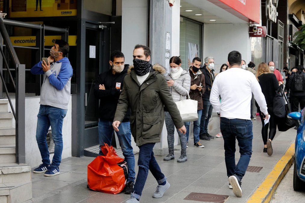 Covid-19: hay 3.639 personas internadas en Unidades de Terapia Intensiva.