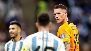  El bobo no tiene paz: tras la descalificación de Lio Messi, Wout Weghorst sufre otro grave problema