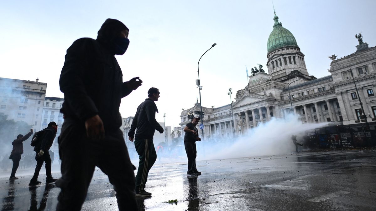 El Gobierno denunció penalmente a los manifestantes por los incidentes. (Foto: Reuters).