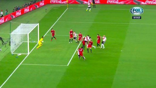 Lo gritó con alma y vida: el cabezazo de Zuculini que le da la ventaja a River