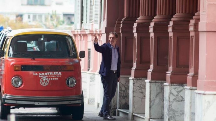 Santilli estrena despacho en Casa Rosada recibiendo a gobernadores de la oposición dialoguista