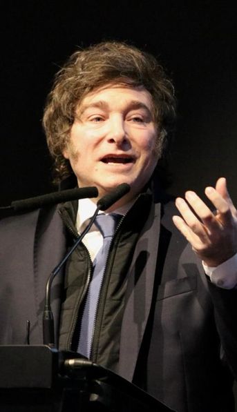 Javier Milei lanzó la campaña bonaerense con duras críticas e insultos a Axel Kicillof