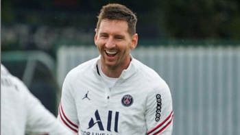 Con Lionel Messi como estrella, PSG presentó su nueva camiseta