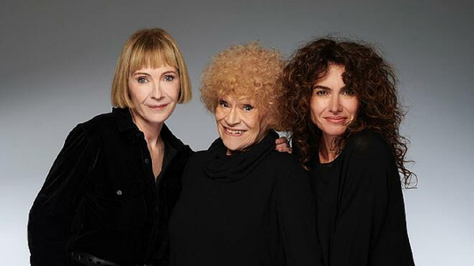 Inés Estevez, Florencia Raggi y María Rosa Fugazot estrenan Matar a mamá