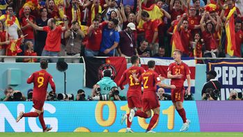 Dani Olmo festeja tras el 1-0 a Costa Rica. Dani Olmo festeja tras el 1-0 a Costa Rica.