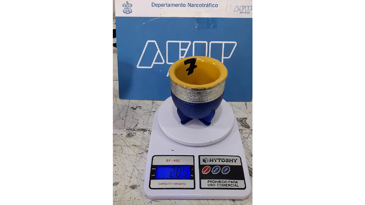 Encontraron dos kilos de coca&iacute;na en mates de doble fondo con destino a Pakist&aacute;n. (Foto: Aduana)