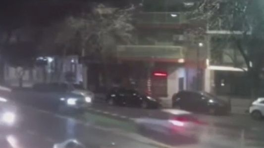 Se creía bicicleta: el video del tremendo accidente que provocó un auto de contramano y por la ciclovía