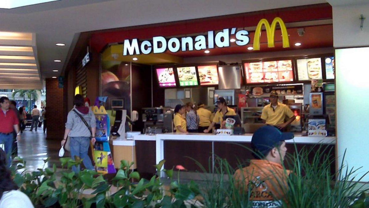 EE.UU.: investigan las ensaladas de McDonald’s por una masiva intoxicación