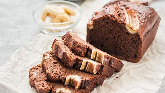 Budín de banana y chocolate sin TACC: la opción casera que va a cambiar tus desayunos y meriendas