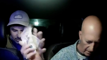 Un taxista grabó cómo un ladrón le robaba Un taxista grabó cómo un ladrón le robaba