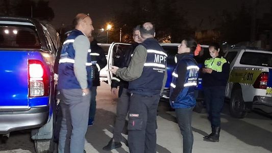 Un policía escuchó ruidos raros en el techo, disparó y se llevó una dura sorpresa