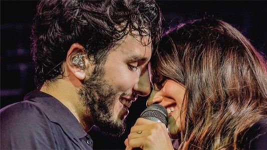 Sebastián Yatra besó a Tini Stoessel en el escenario: ¿Están más cerca de blanquear romance?