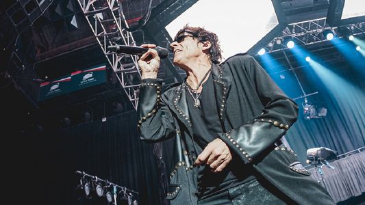 Guasones llenó el estadio Luna Park a puro rock