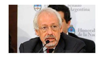 Horacio Verbitsky confesó que llamó a Ginés González García y se vacunó en el Ministerio de Salud