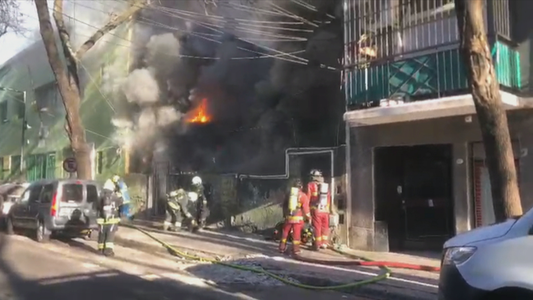 Muerte e incendio en un conventillo de la Boca: la trágica condición que impidió a un hombre escapar