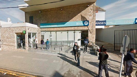 Entran a robar a un Banco Nación de Isidro Casanova y en la fuga matan a un cajero
