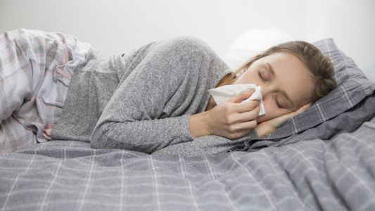 Alerta mundial por la aparición de Flurona, una combinación de coronavirus y gripe