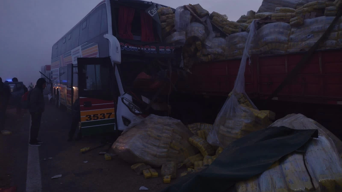Demoras en la ruta nacional 12 por el trágico accidente en Zárate (Foto: NA). Demoras en la ruta nacional 12 por el trágico accidente en Zárate (Foto: NA).