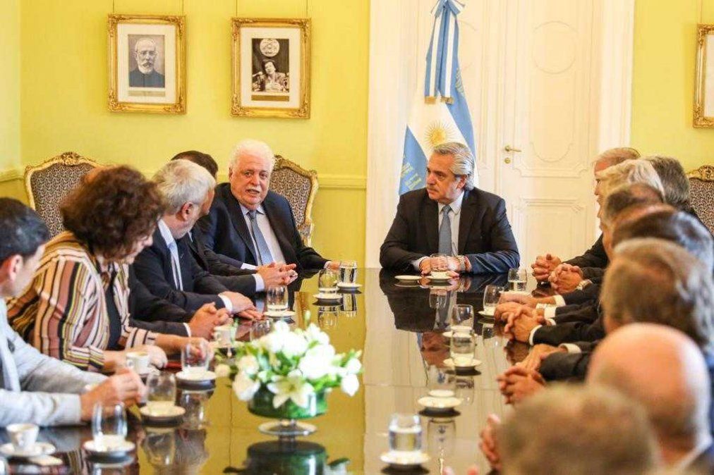 Alberto y el plan Navidad en paz: tras la sanción de superpoderes, prepara una batería de anuncios por decreto