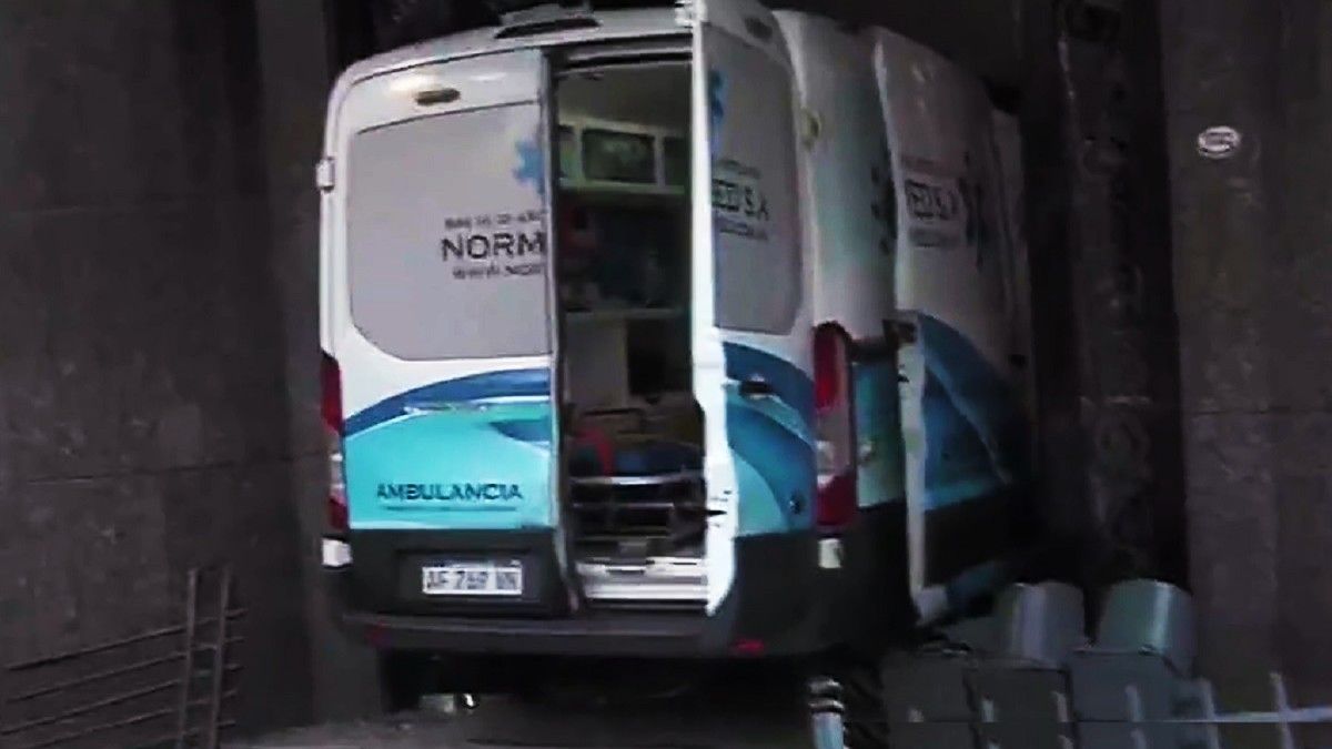 El choque movilizó a siete ambulancias. Foto: captura de Tv.&nbsp;