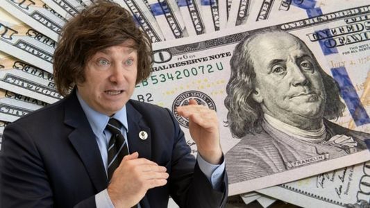 Javier Milei descartó cambios en el programa económico: Nos van a salir dólares por las orejas