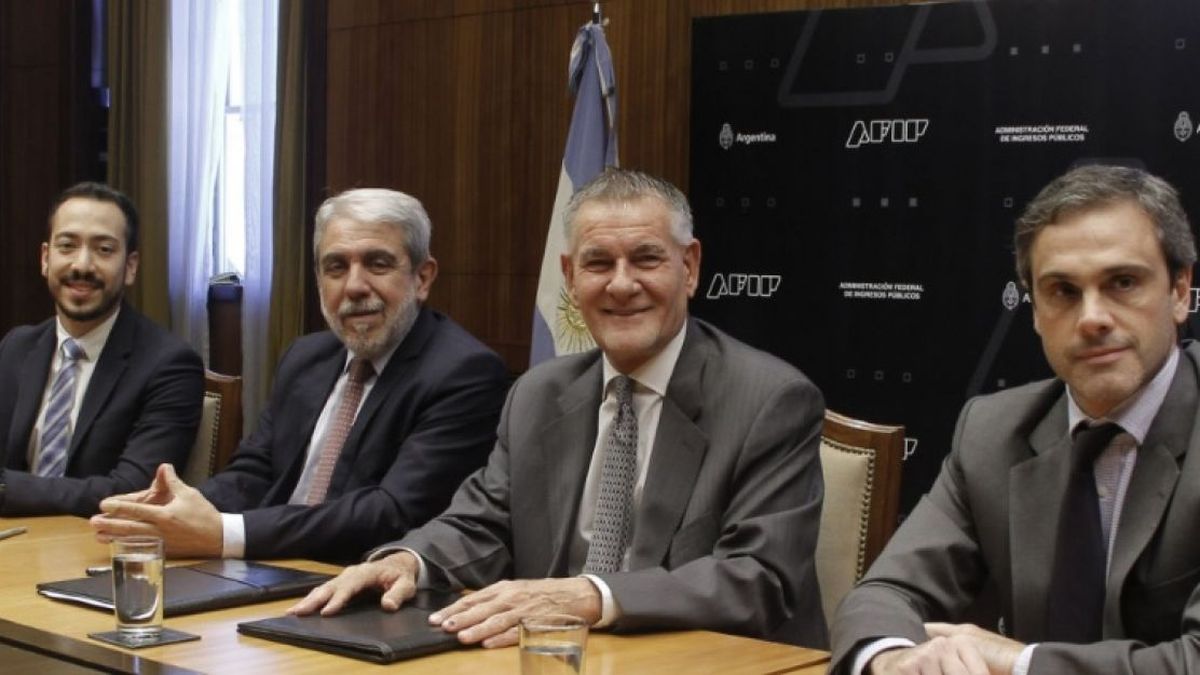 El subsecretario de Asuntos Políticos, Nicolás Ritacco; el ministro de Seguridad, Aníbal Fernández; el administrador de la AFIP, Carlos Castagneto; y el titular de la Aduana, Guillermo Michel. (Foto: AFIP)