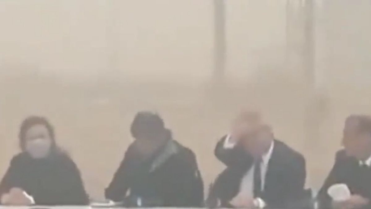 La furiosa ráfaga de viento que casi se lleva a Alberto Fernández