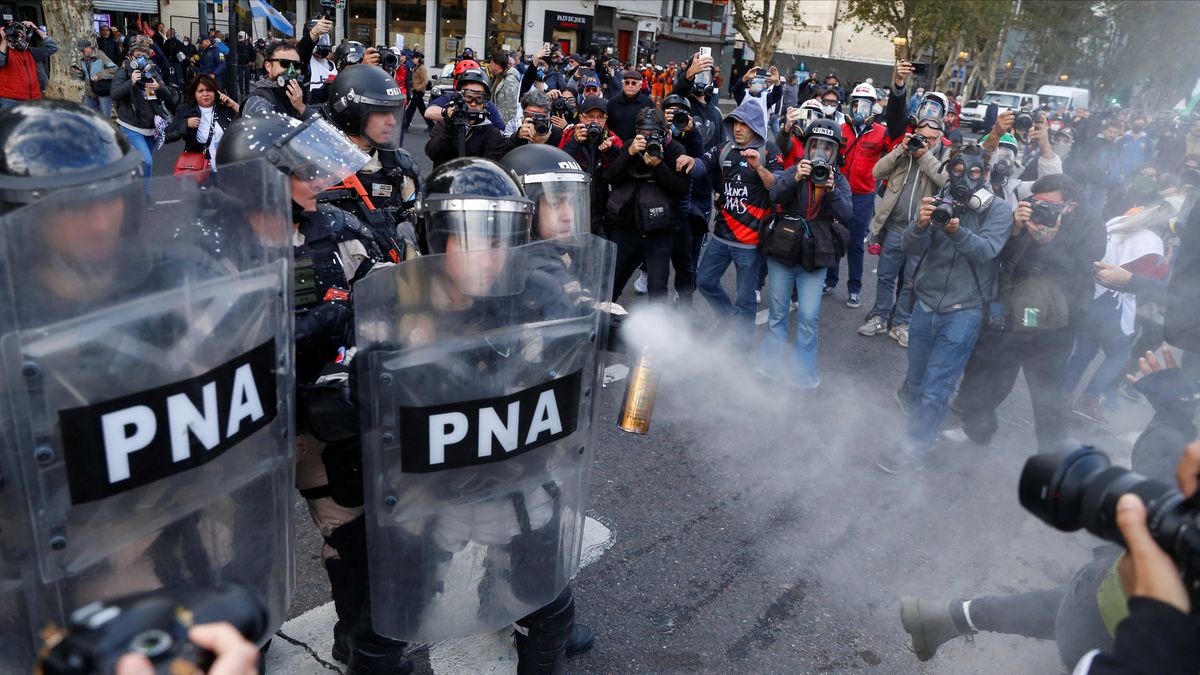 Bullrich respondió la consulta del periodista por el accionar de las fuerzas de seguridad en la marcha de los miércoles. (Foto: REUTERS/Francisco Loureiro).