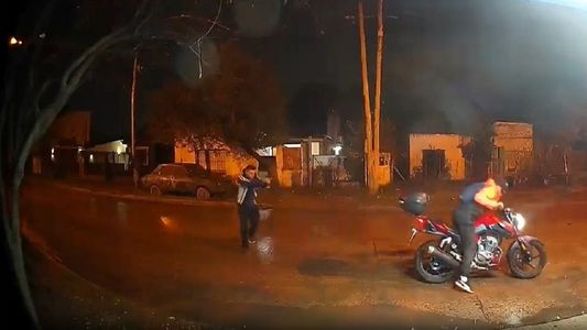 Un policía de civil mató de cuatro tiros por la espalda a un ladrón que quiso robarle la moto