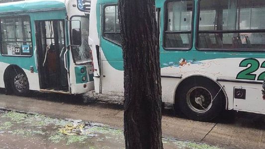 Un triple choque de colectivos en el bajo porteño dejó 12 pasajeros heridos