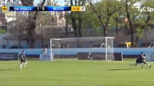 El insólito que le cobraron a favor a Riestra ante UAI Urquiza que hizo explotar a las redes