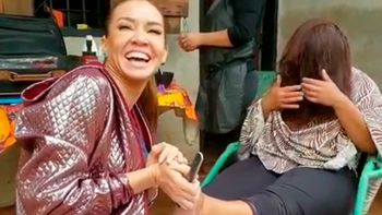 Dallys Ferreira le hizo las uñas a una mujer en Paraguay por el día de la madre