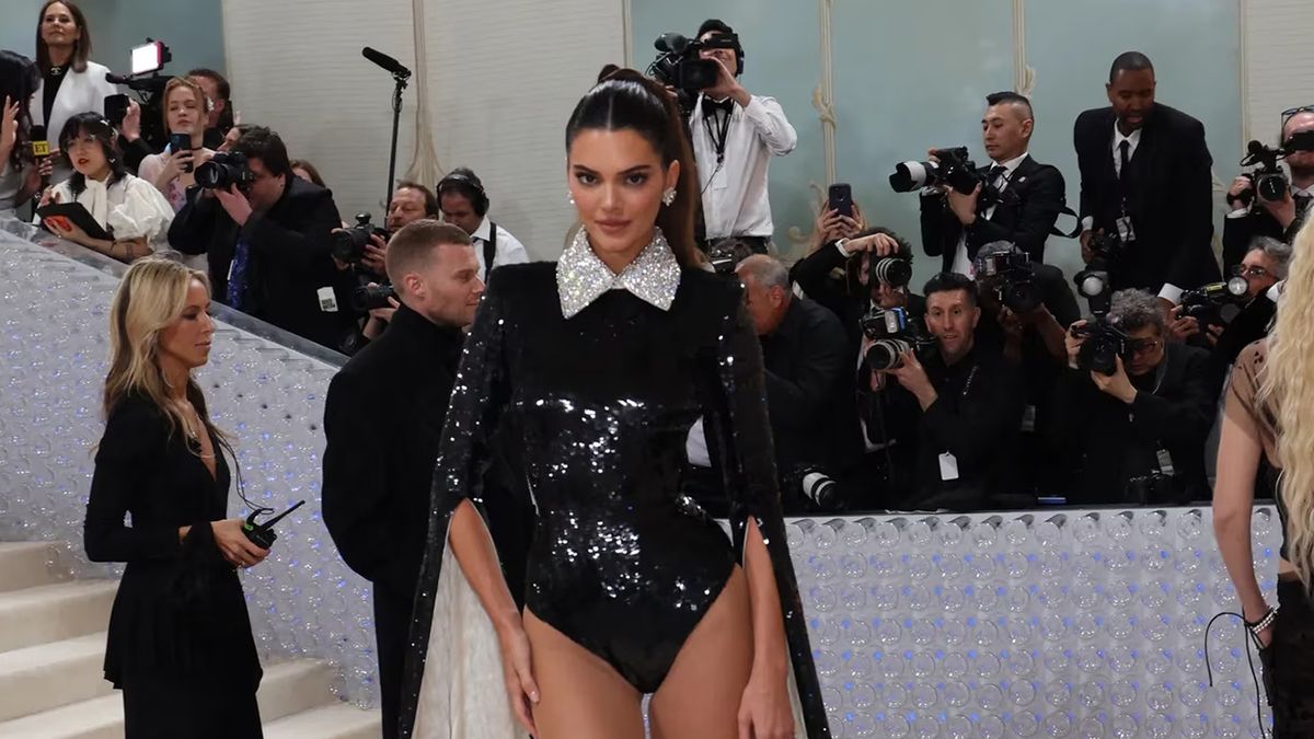 Los looks de Kendall Jenner en la gran noche del Met con Bad Bunny pero sin ropa