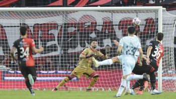 Racing goleó por 4-0 a Colón como visitante en la Liga Profesional Argentina